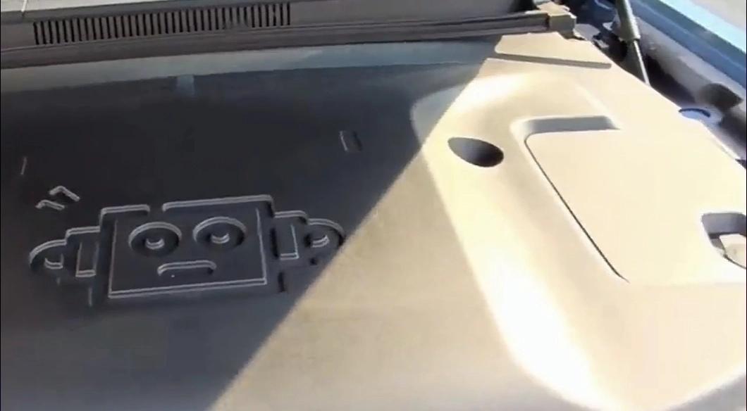 造方盒子不能方脑壳。掀开引擎盖的时候，你肯定会心一笑。

Born to pla