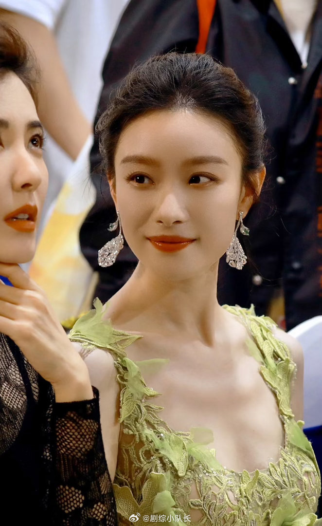 倪妮摇来了影帝影后视帝视后 大学版任小名刚上线，倪妮的评论区就变成了颁奖礼现场。