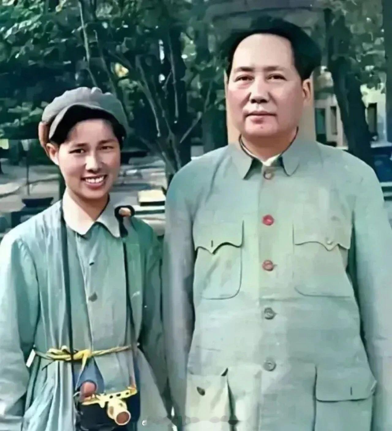衣服再破旧也掩盖不住导师的伟大气质！衣着再朴素也掩饰不住舵手身上散发出的浩然正气