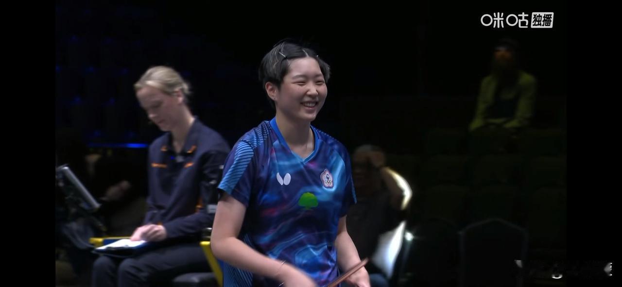 王曼昱3比0中国台北简彤娟（5，3，8）
晋级2026WTT欧洲大满贯女单十六强