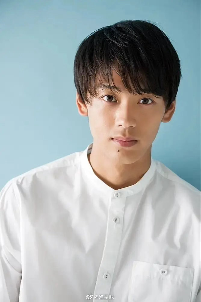 你觉得竹内凉真和山崎贤人哪个更帅？（两位颜巅时期） 