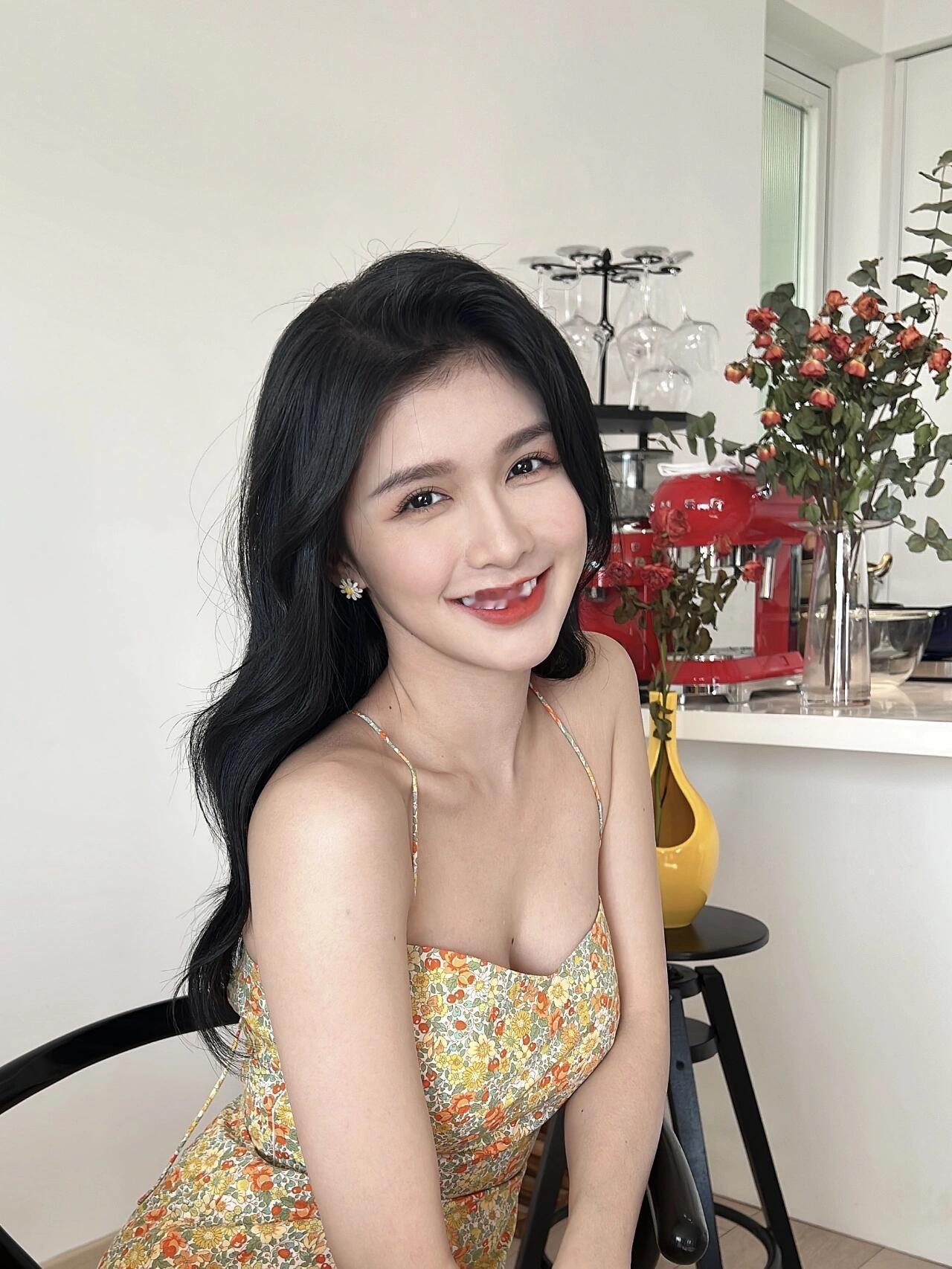蔡卓宜简介上多了个儿子好甜好美的蔡卓宜[好喜欢] 刚才特意搜了一下简介，人物关系