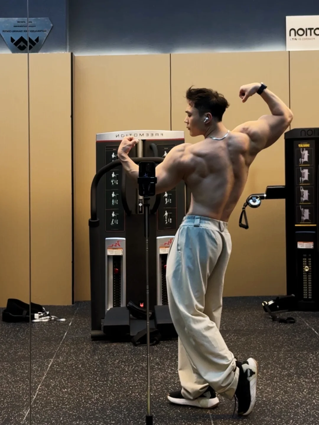 一句话 强肩无弱斜