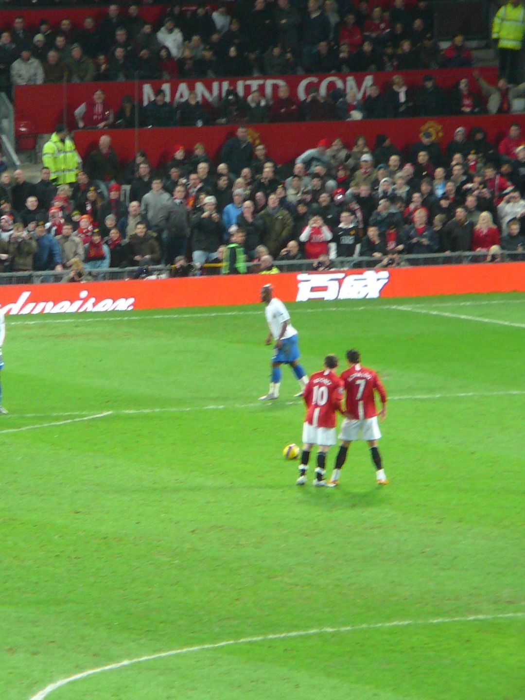 C罗c罗 金色球鞋·好乖的jiojio挖到一组19年前球迷拍摄的曼联小小罗 