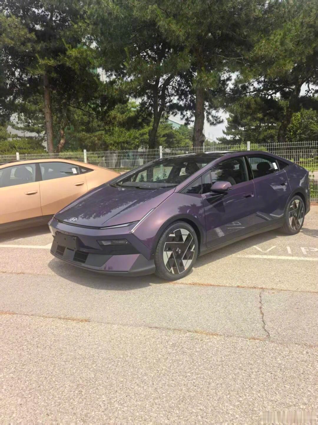 北京现代 IONIQ V 真车实拍，大家的评价是______