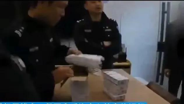 城厢派出所的民警们正忙碌着，突然接到了分局反诈中心的预警。预警信息显示，辖区内有