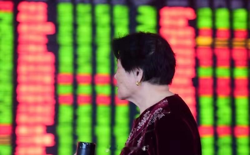 早盘走势杀跌抢筹码早盘的杀跌确实是获利盘和避险盘的释放，这时候确实能换到便宜的筹