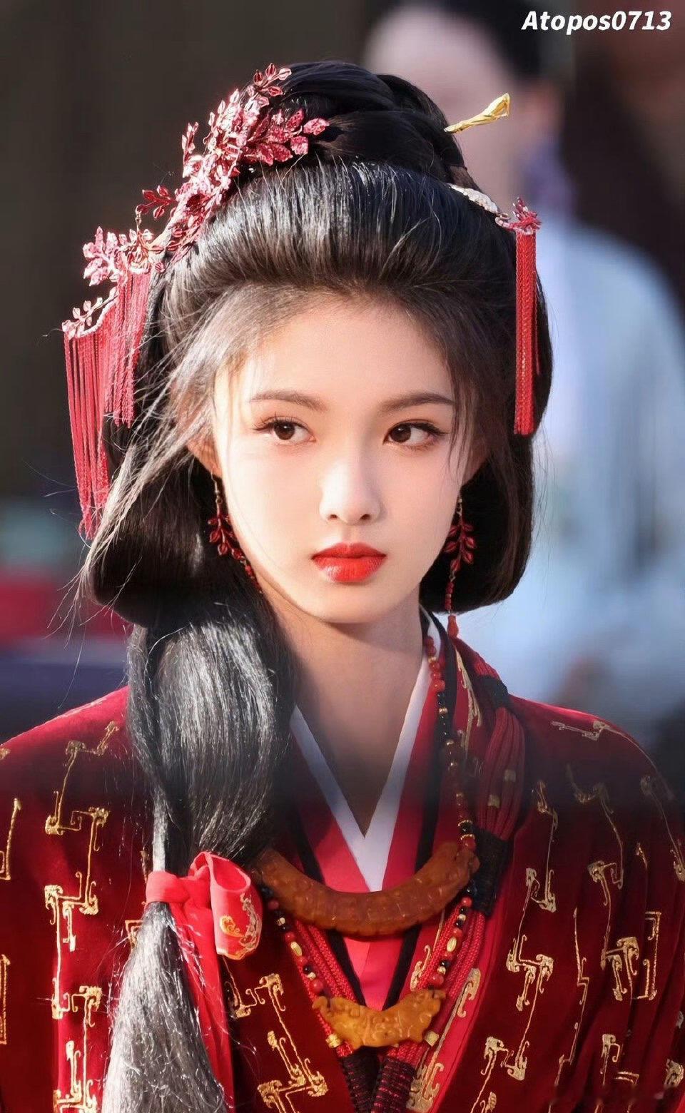 艾米剧里好灵终于不是只有我发现这一点，艾米每次在演绎中都是灵动的存在，尤其是一双