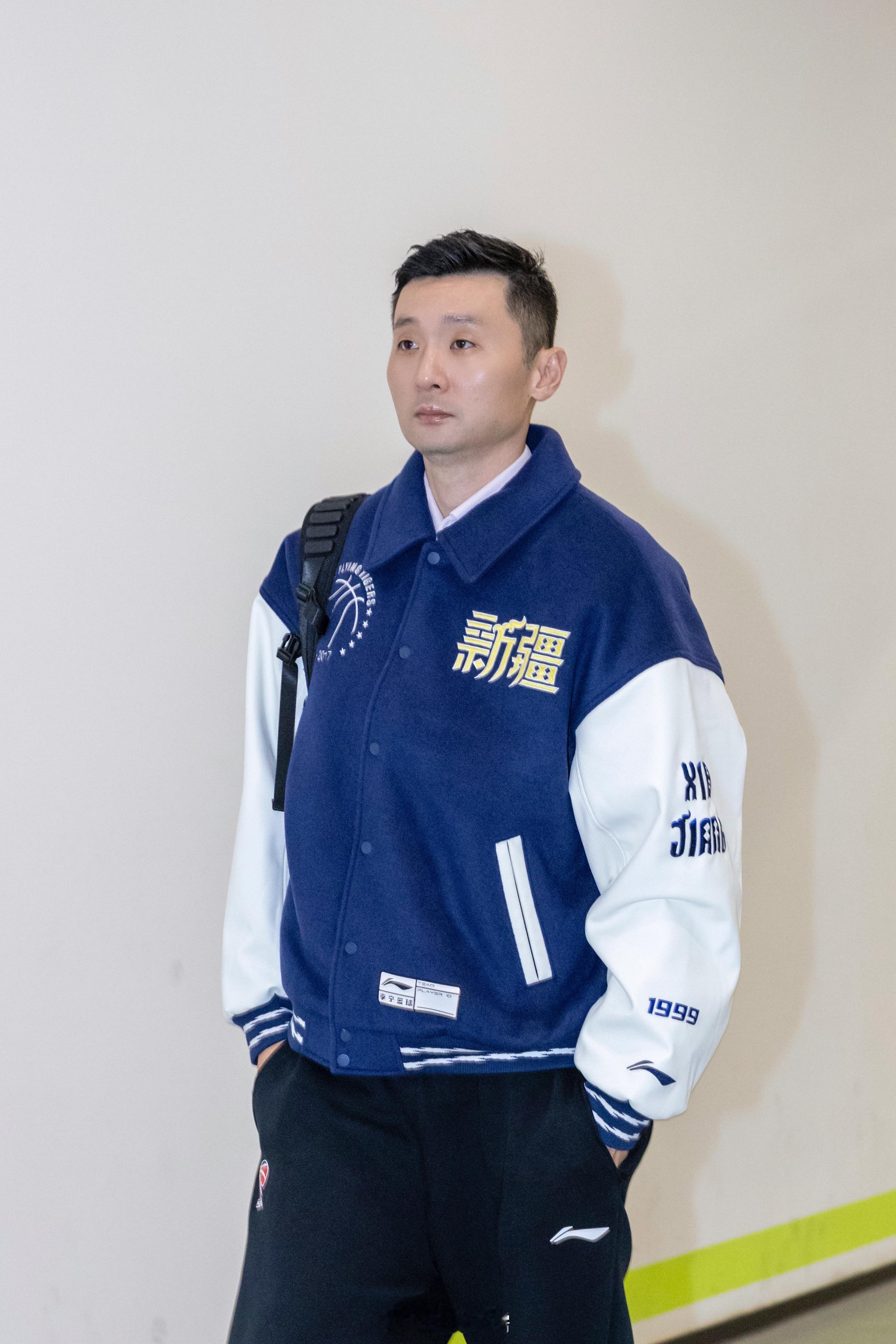 滴滴滴，让一让！球员通道有男模队来袭——刘炜指导  