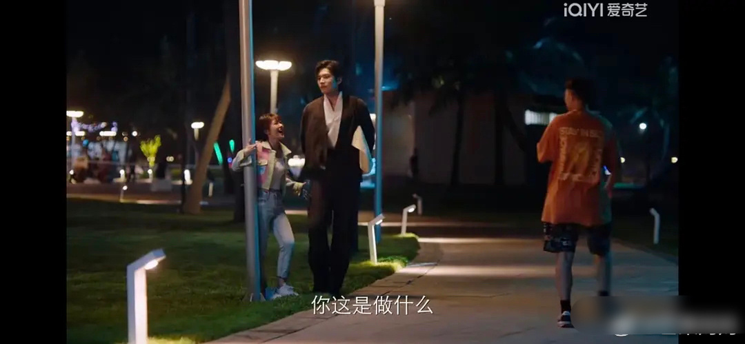 体型差是增加cp感的好东西，但这样真的不奇怪吗？[傻眼] ​​​