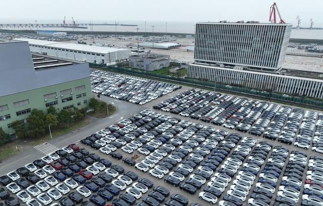 西方为什么集体“退出”新能源汽车？欧美正在切换科技树。以前这样对日本搞过好几次，