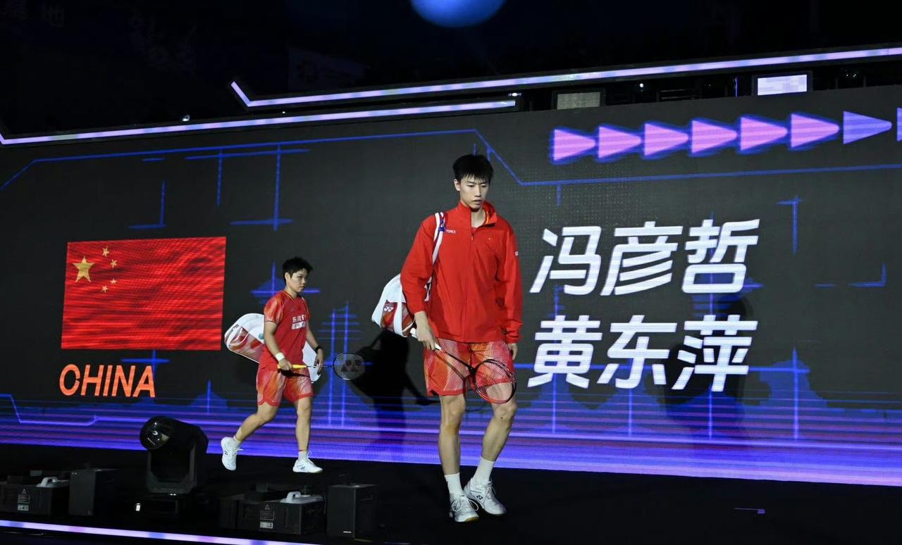 7月26日超级1000中国公开赛决赛对阵!
男子单打:
大波波夫 vs 林俊易/