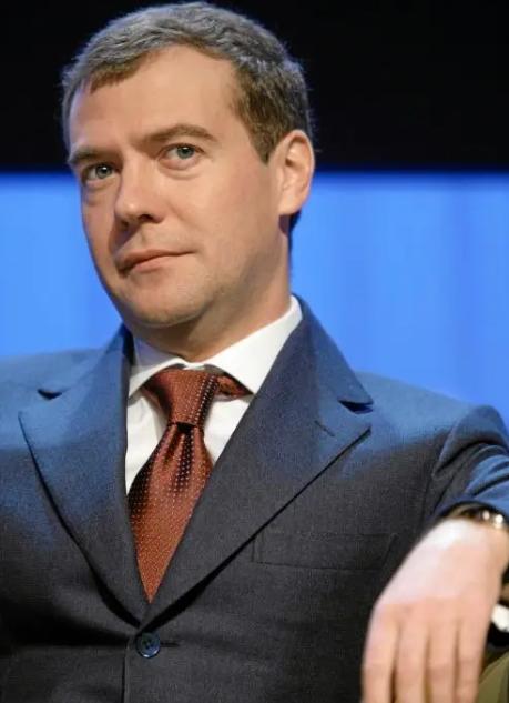 梅德韦杰夫：一旦战败，就用核弹攻击4个国家，让世界进入末日，将动用战略核武器针对