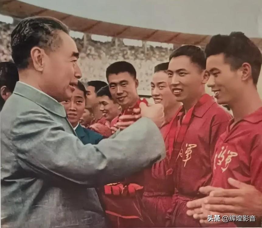 🌺🙏敬爱的周总理，致敬您的谦逊品格，传承您的低调本色！“虚心使人进步，骄傲使