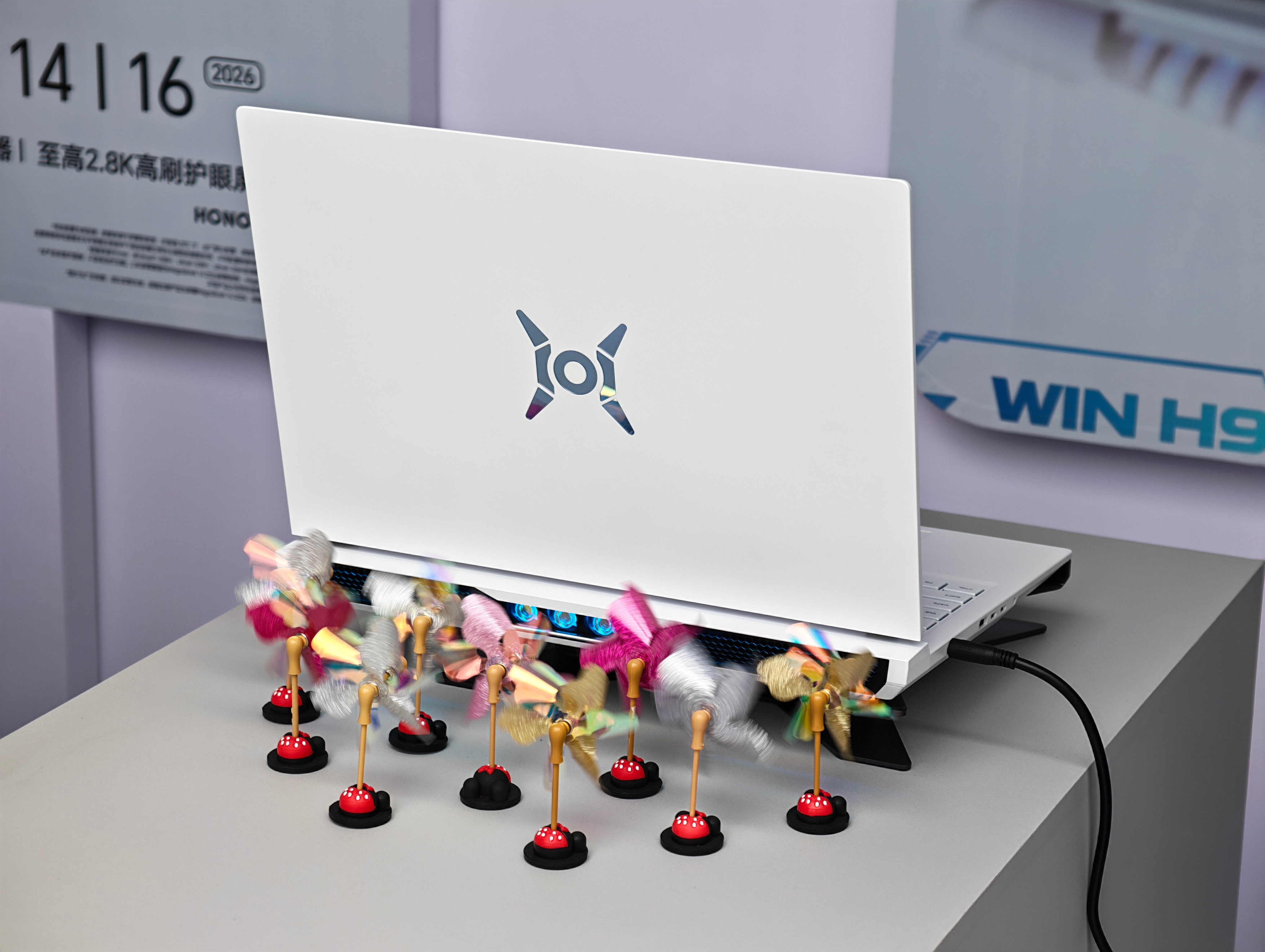 一张图感受一下荣耀WIN游戏本的风扇～ 