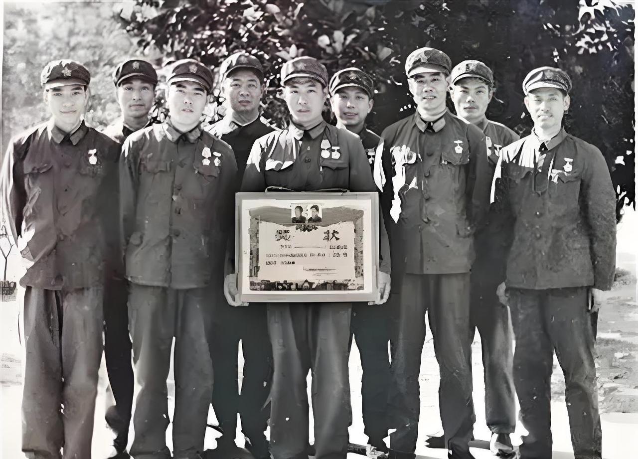 1984年，老山战士傅秀亮荣立一等功的消息被报道出来后，立刻引起了热议，原来傅秀