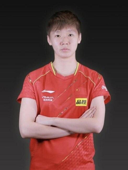 一个在赛场上精神进入专注状态最快的选手，沉稳与力量汇聚一身，她挥拍如风，神采飞扬