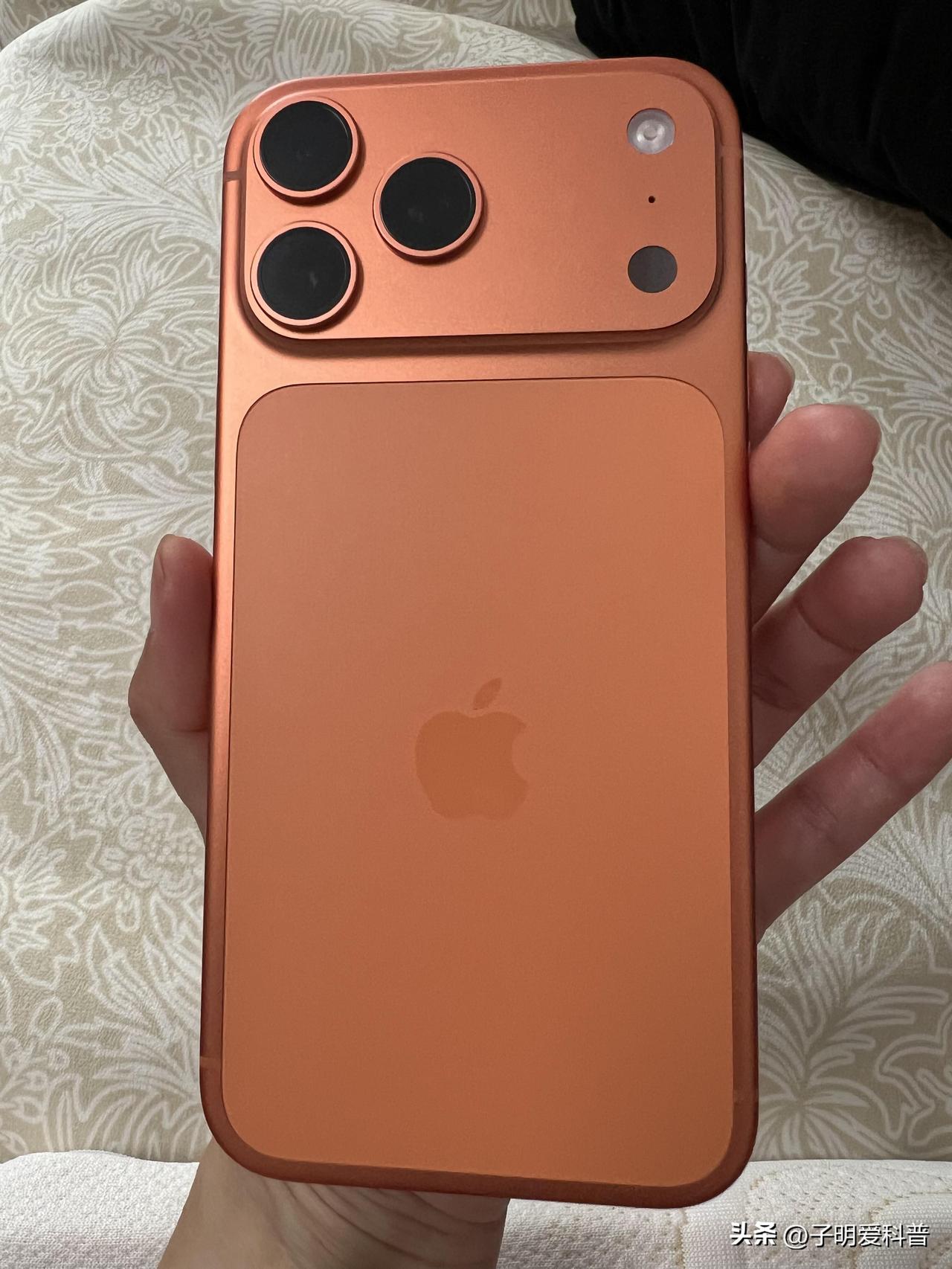 iPhone 17 Pro Max用了大半年，说句得罪人的话：这一代最大的升级，