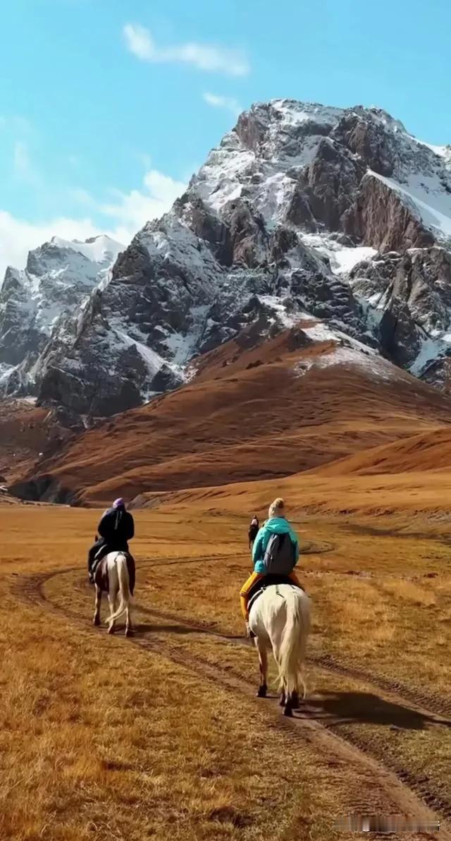 我在信访接待室值班的时候，见到一个熟悉的背影，不大一会儿，就听到一个熟悉的声音向