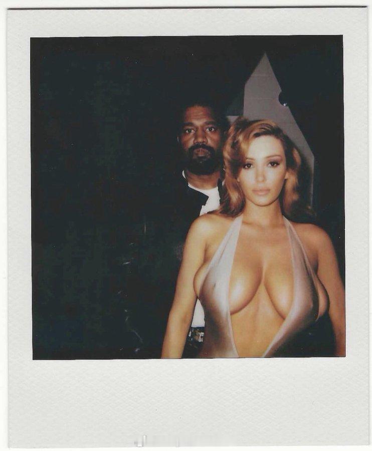 Ye and Bianca Censori 📸 Aus Taylor 