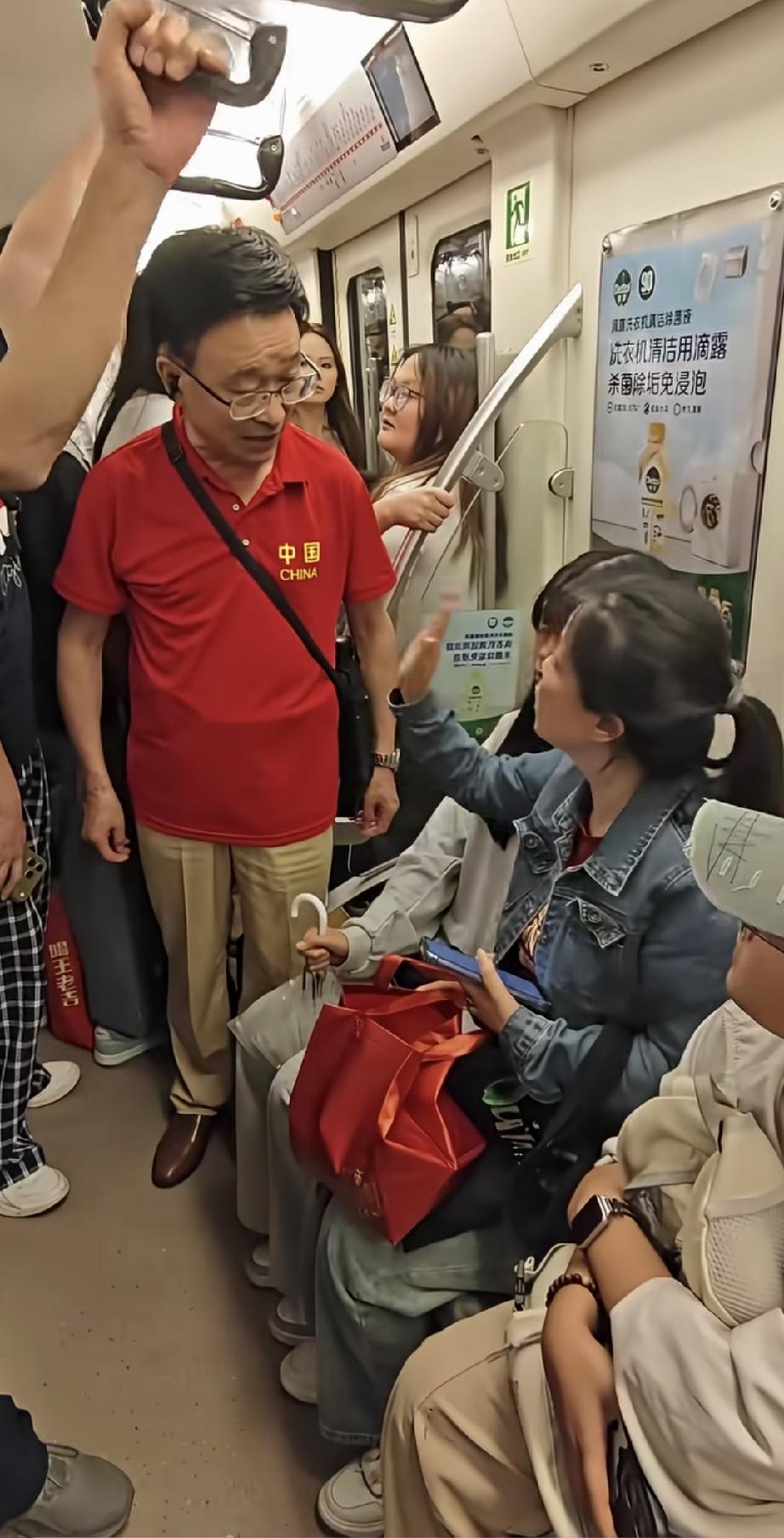 “尊老爱幼”的中华传统美德，生生被少数人演变成“倚老卖老”的恶行！
6月21日晚
