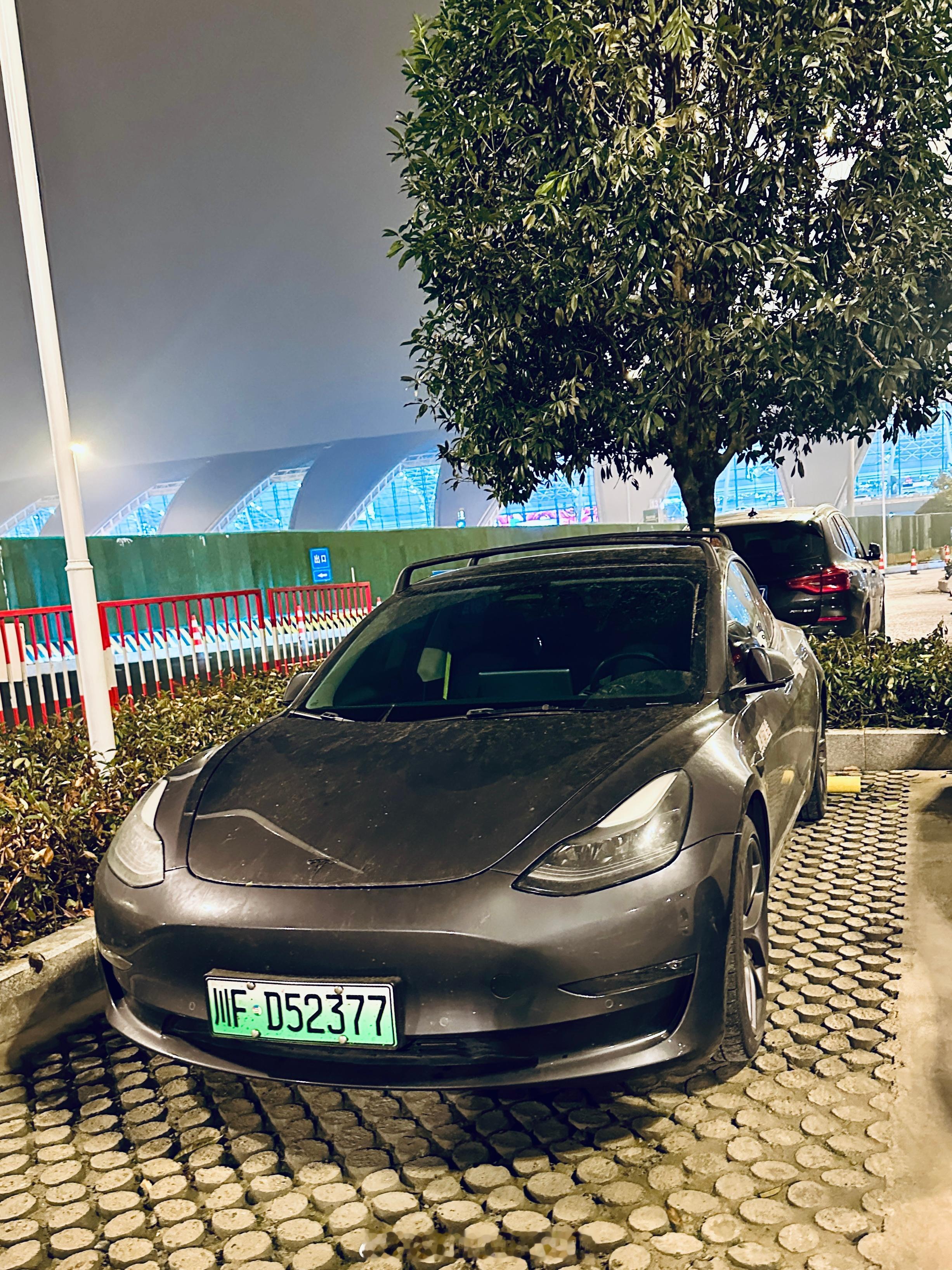 早班机到北京拍个试车，好困啊[困][困][困]#米帅试车#  ​​​