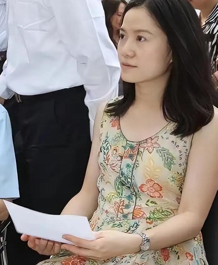 很多人都说看不懂翁帆，我觉得她才是那个顶级清醒的人间大女主。
这根本不是什么牺牲