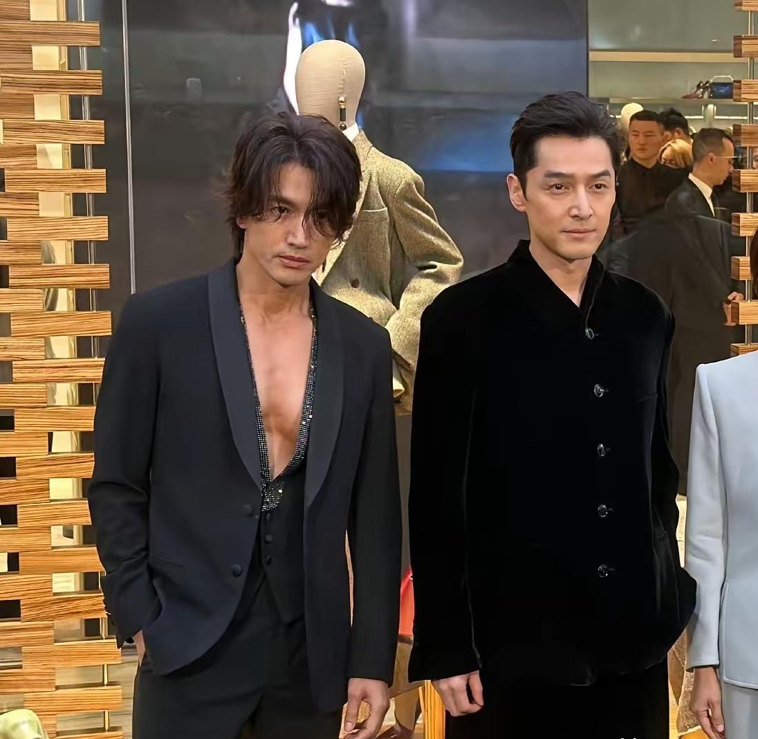 言承旭又暴露了，
到底谁在说他内向、害羞，

就冲他穿的衣服，和害羞一点不搭，甚