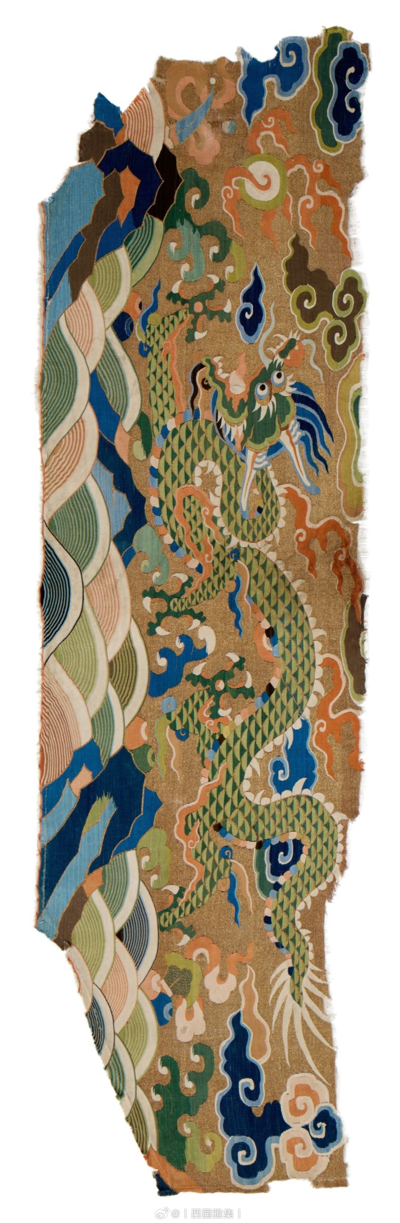锦绣集 | 明 缂丝龙纹挂屏残片尺寸： 37.5*135 cm来源：苏富比202