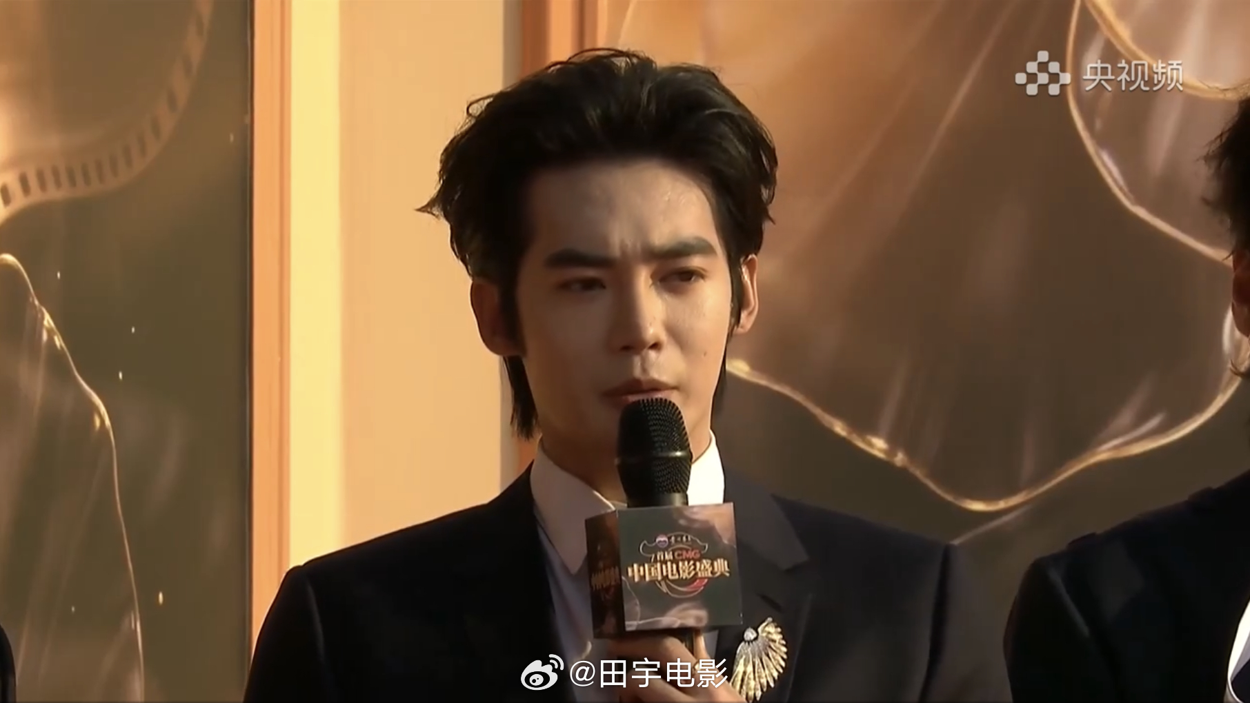 于适谈吐有大格局于适越来越有出息，今天既是首届CMG中国电影盛典的主持人，又作为