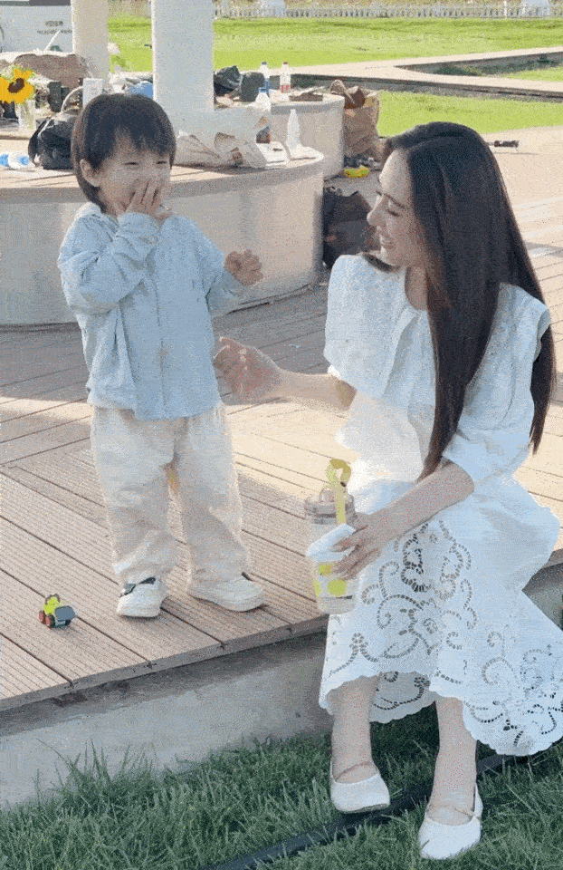 #小孩哥见到郭碧婷的反应#这个视角看过去美的没有一点攻击力！小孩哥看到美女姐姐的