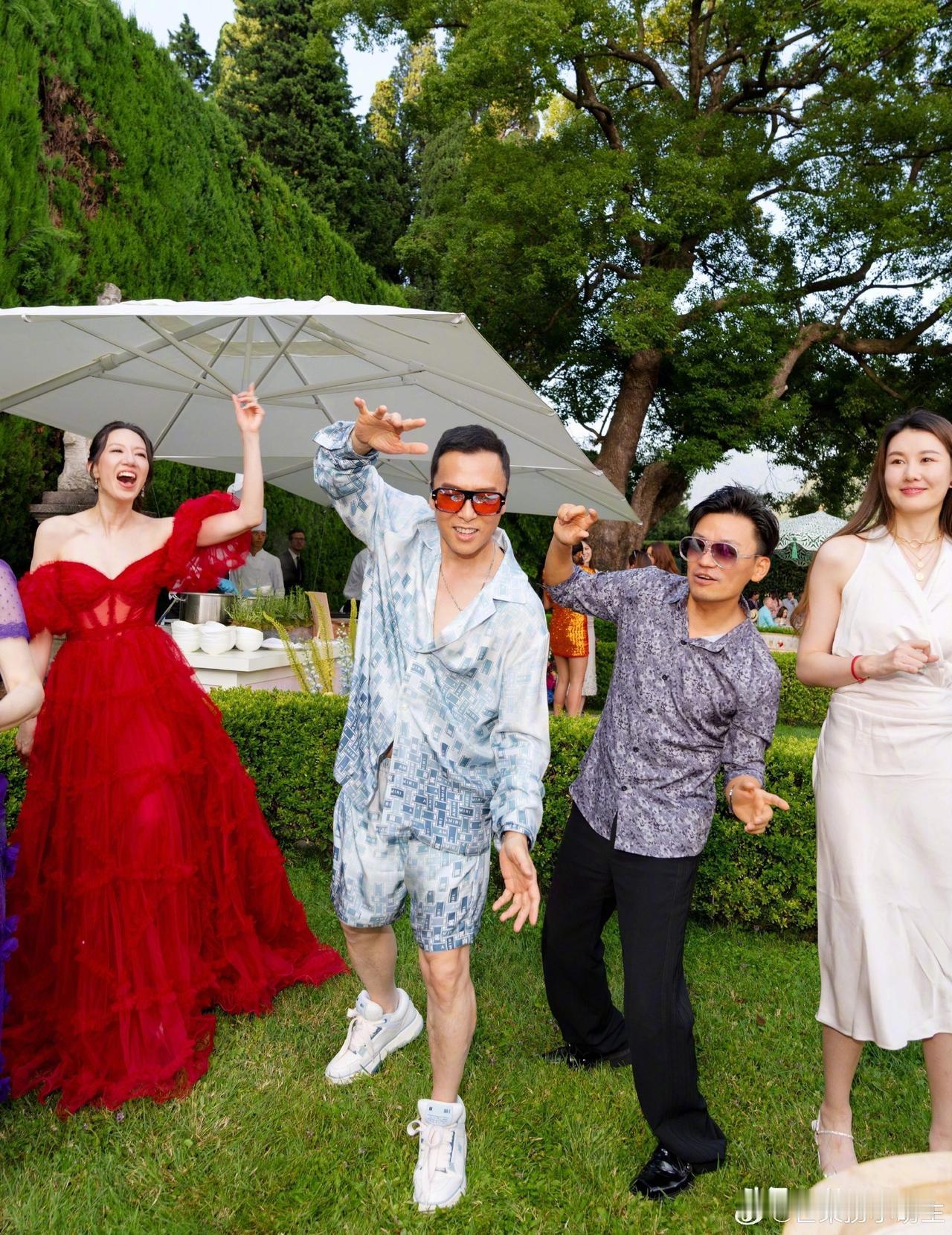 王宝强和冯清的差距也太大了！学历身高家境全不搭，偏偏她一见钟情

这俩人的条件放