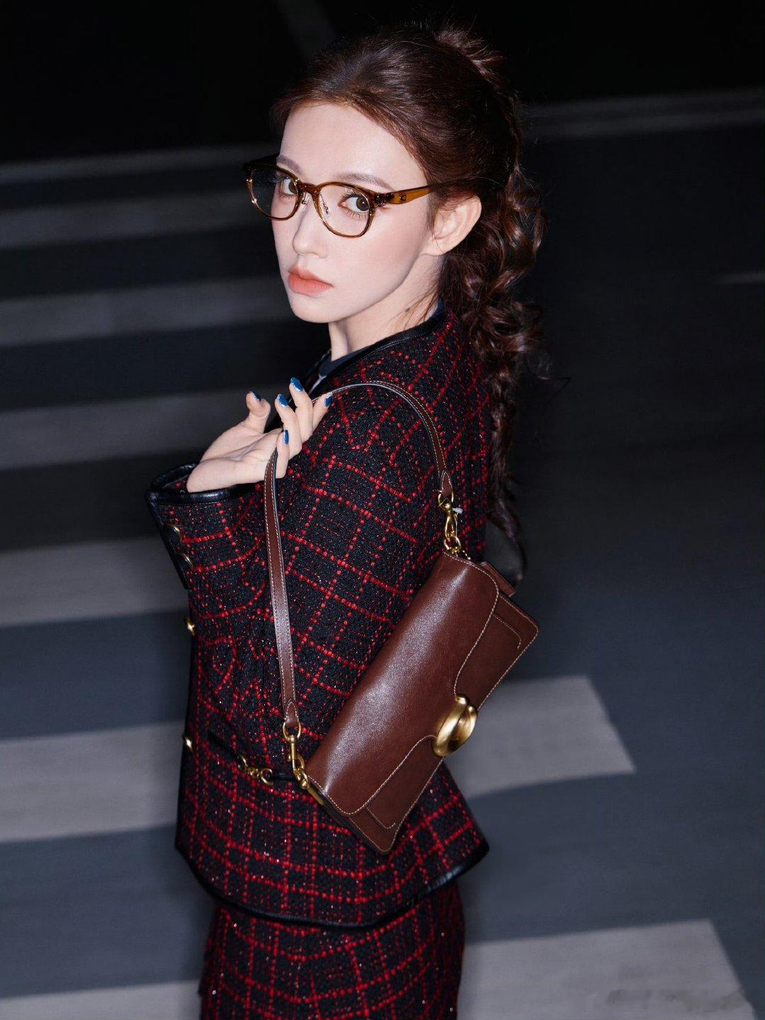 程潇怼脸直播太权威了程潇怼脸直播真的惊到我，五官精致到像建模，现实版女娲毕设说的