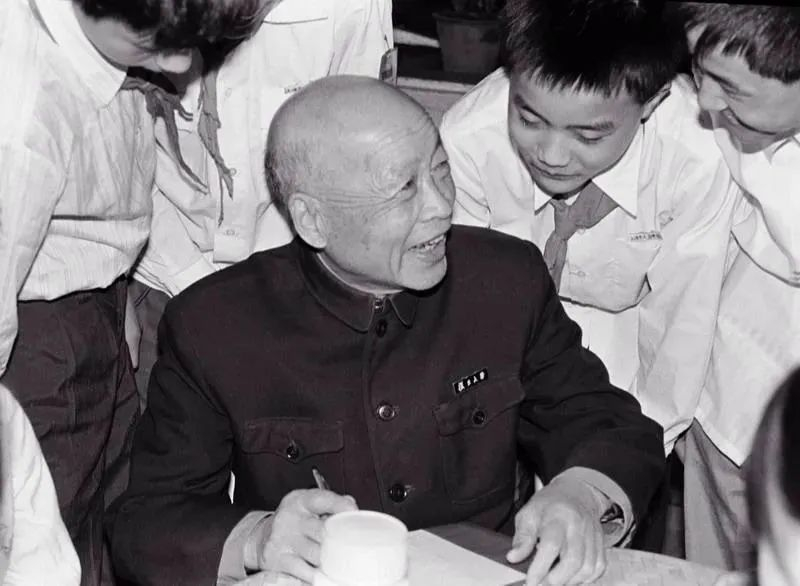 【苏步青院士：#语文学不好数理化也就学不好#】有人认为只要学好数理化就可以了，语
