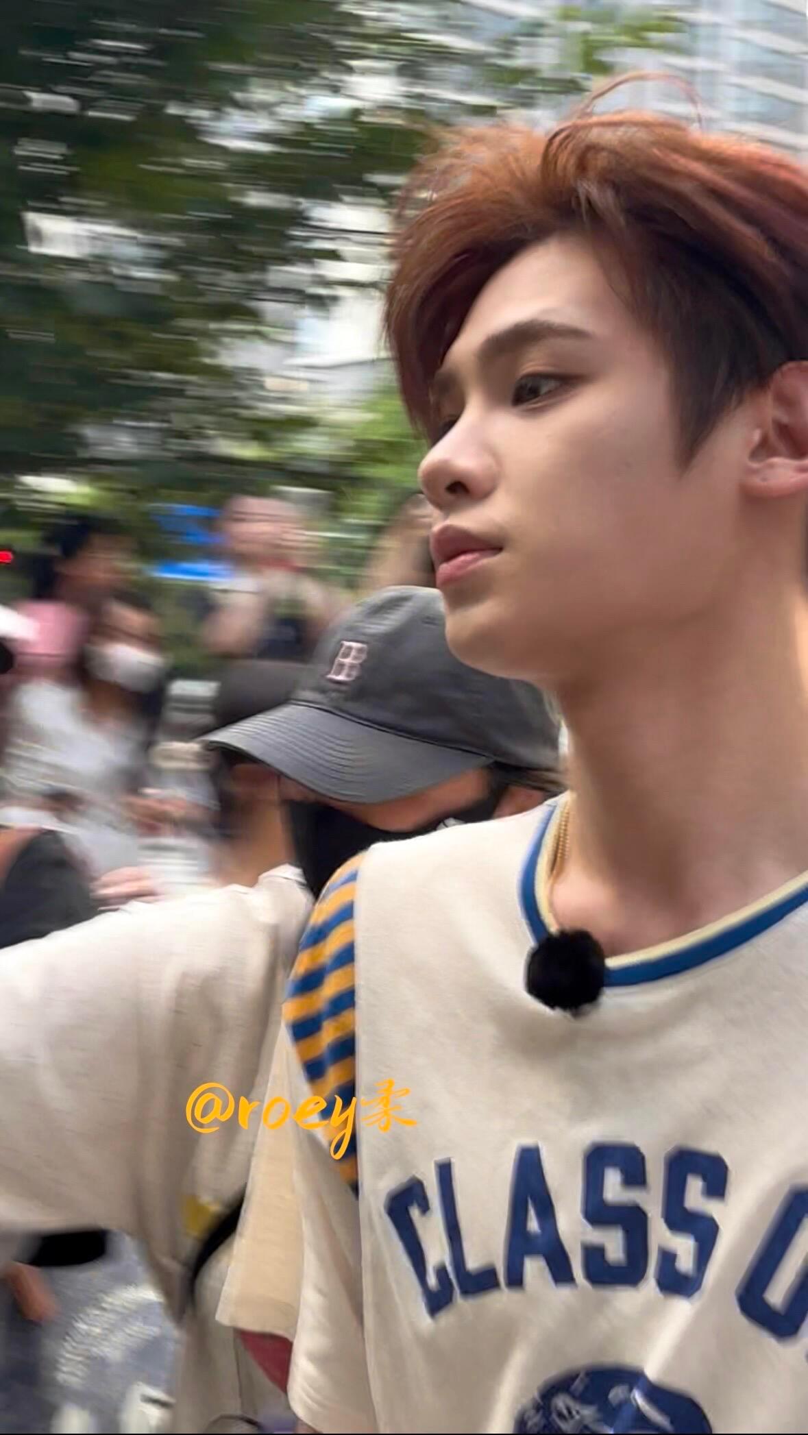 黄明昊不想睡的星期五 一打开就是美颜暴击 