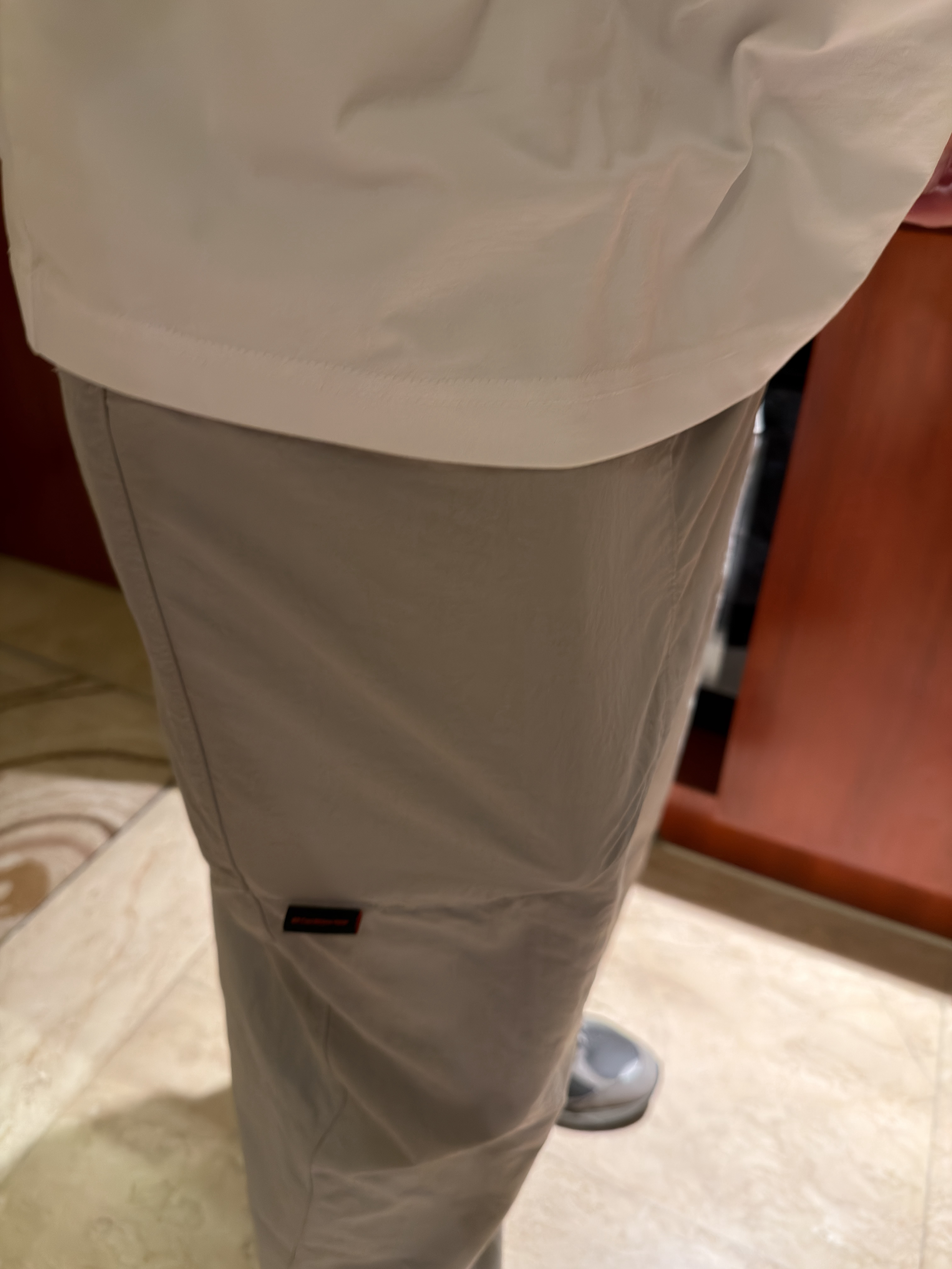 依旧裤子口袋揣得下，好