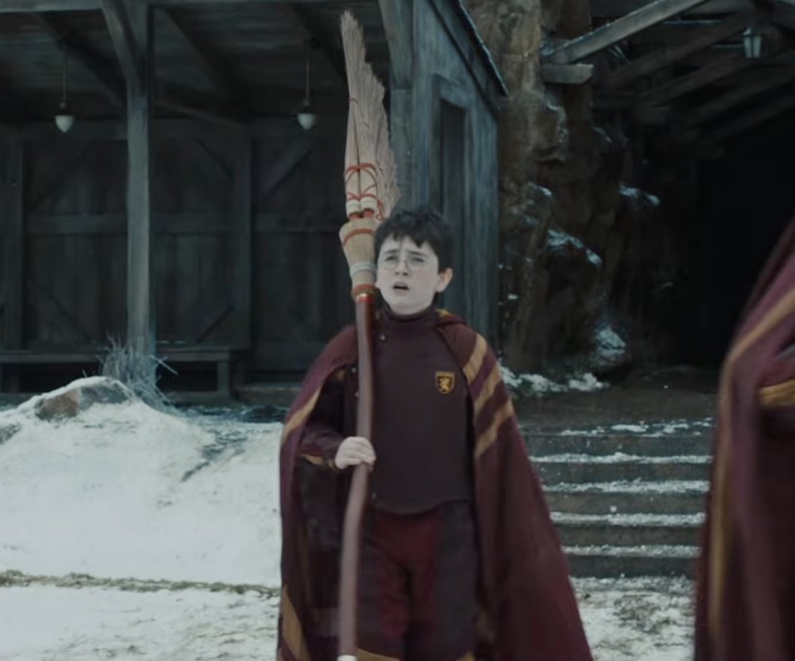 剧版《哈利·波特》的扫帚设计更符合原著的描述。你喜欢这个设计吗？ 