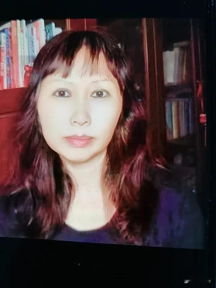 素老三，
是个很有格局的作者，
我挺佩服她，
她的发文，
虽然都是围绕着自家的家