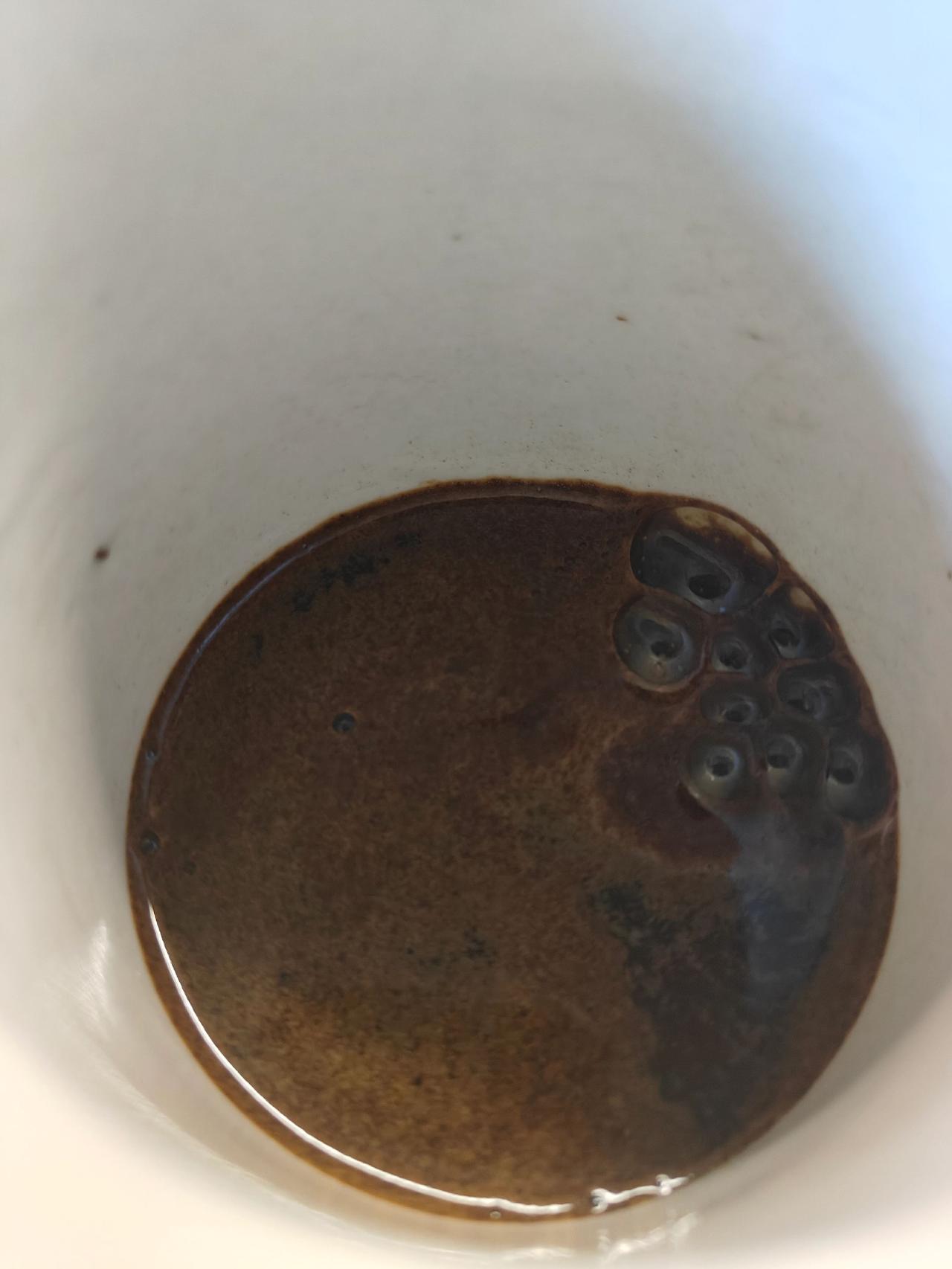 ☕奶泡像云朵浮着☁，咖啡是清晨的温柔陷阱。平凡日子，也有小确幸在冒泡✨。