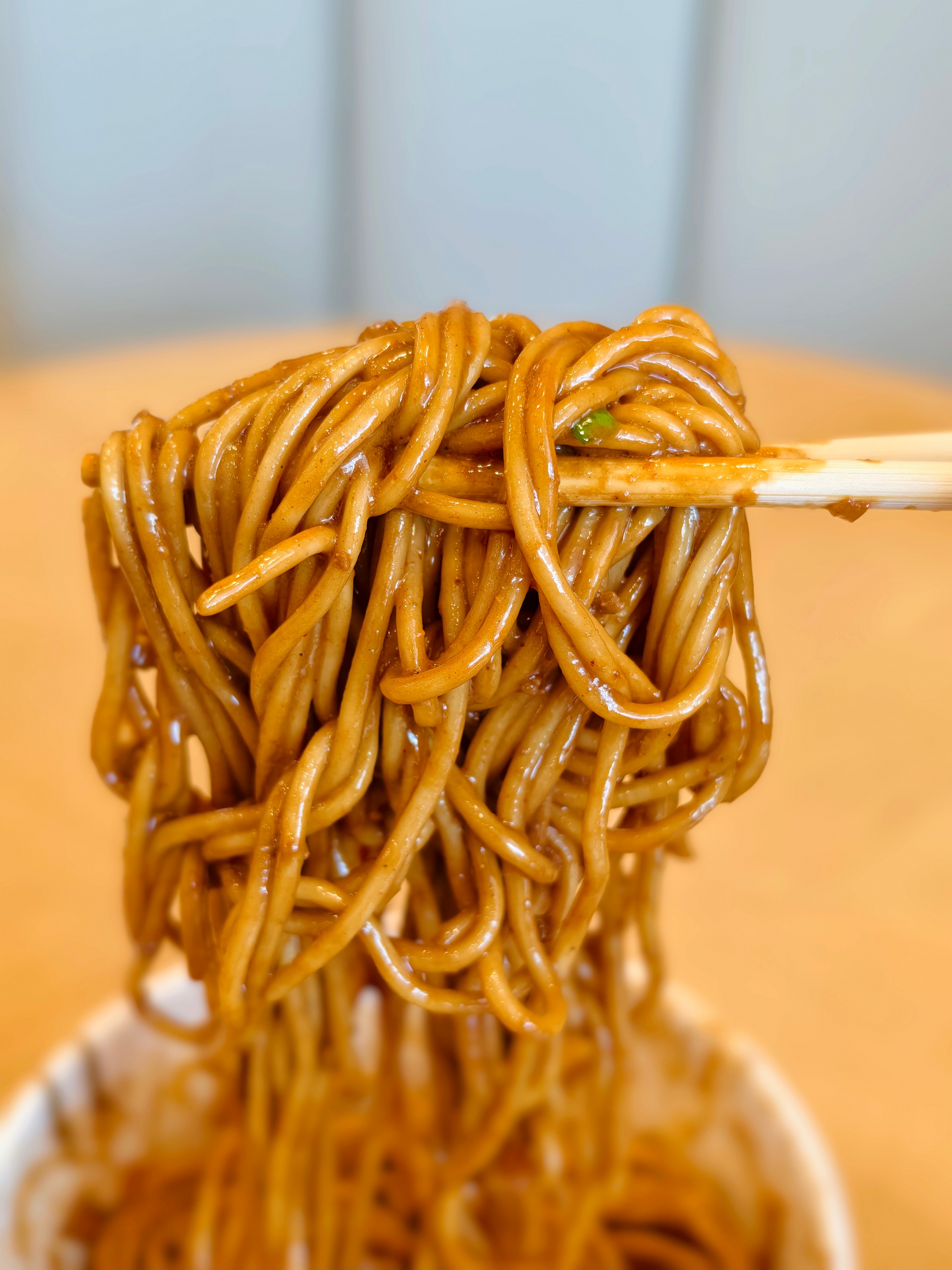 闪转武汉，怎么能不来一碗热干面呢！🍜图二 三鲜豆皮图三 红枣桂花糊米酒机场内三