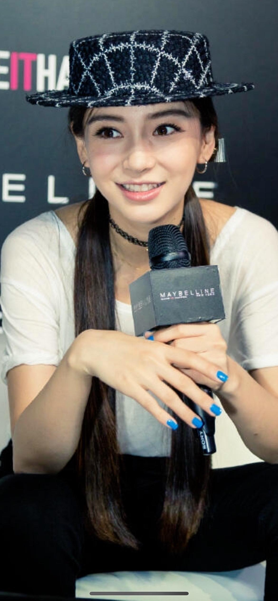 扎双马尾的杨颖真可爱，指甲的颜色也好看！杨颖 女明星活动现场 女神angelab