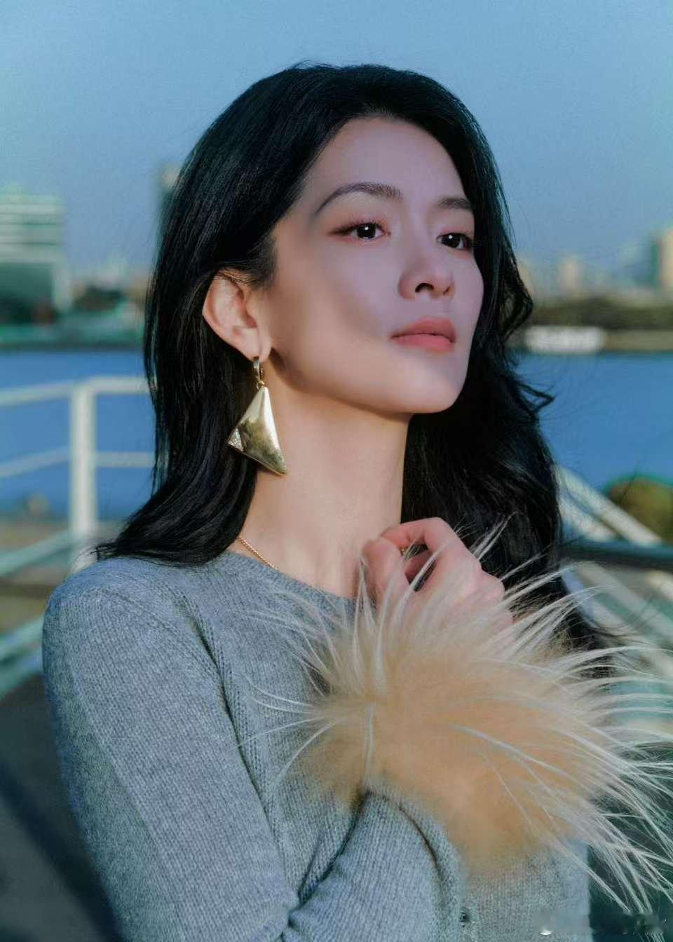 陈昊宇清唱灿烂的风和海主题曲  会唱歌又会演戏的陈昊宇，在看片会现场的清唱，让人