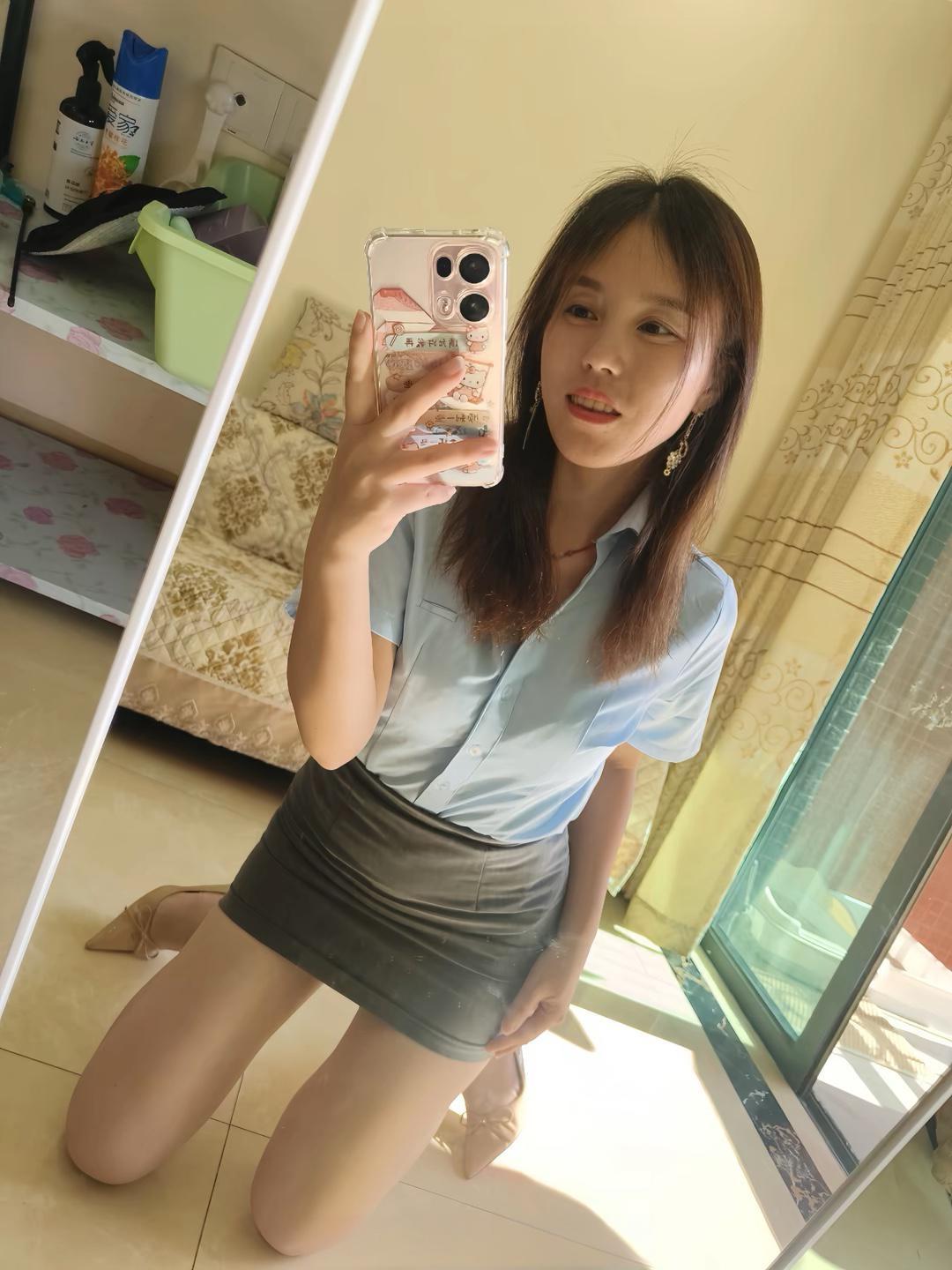 爱要怎么说出口你喜欢的丝袜 优雅自信穿搭分享 你觉得穿袜子舒服,还是不穿舒服?