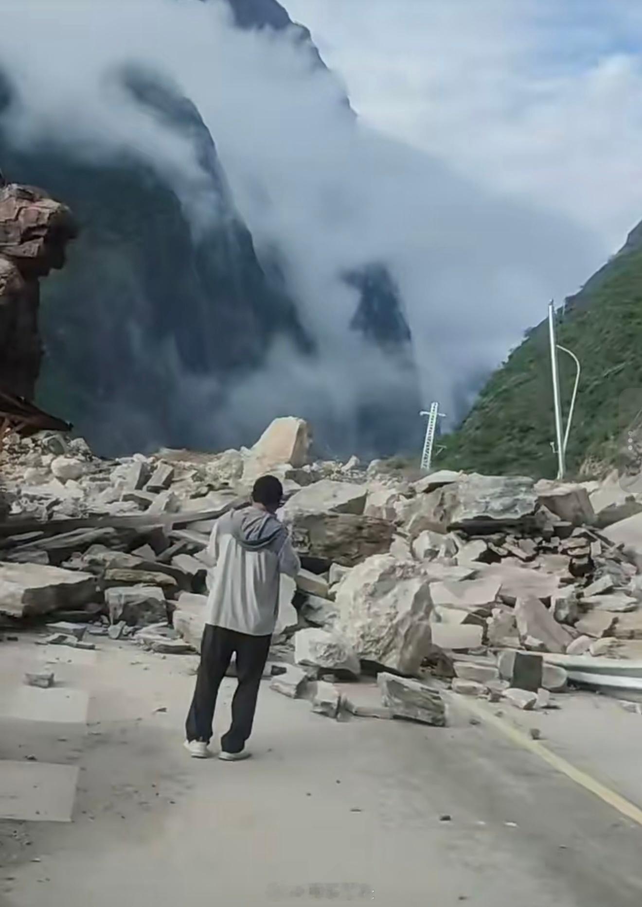 人在丽江，今天去不了虎跳峡那边了，好夸张 