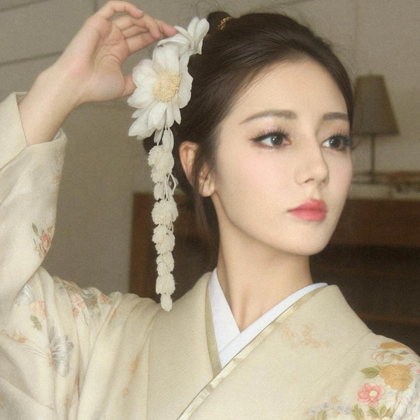 这是热巴吗？好漂亮没见过的一组妆造迪丽热巴 ​​​