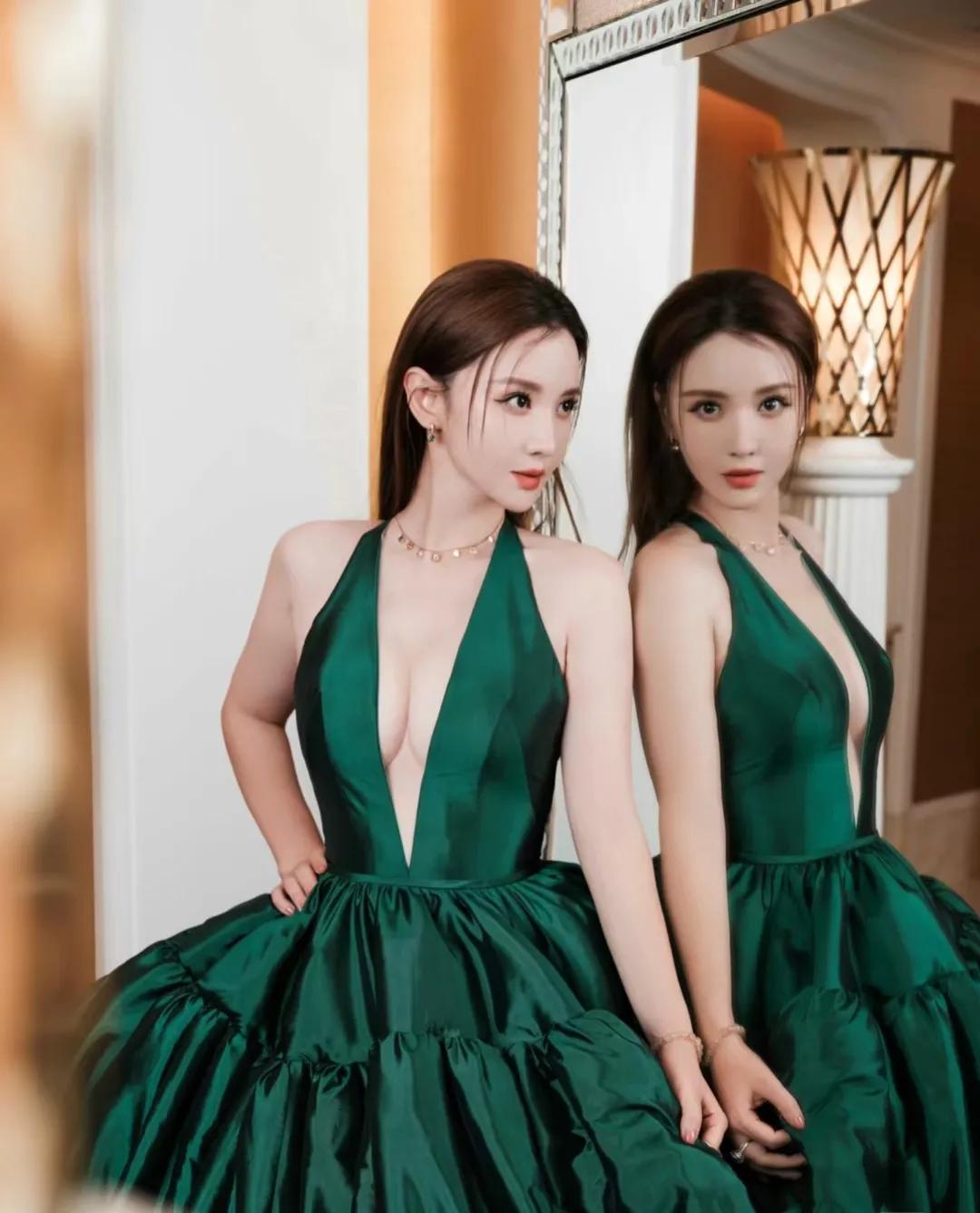 半老徐娘一定要抓住中年的尾巴使劲儿展示身材，因为家里已经没人对她们感兴趣了，只能