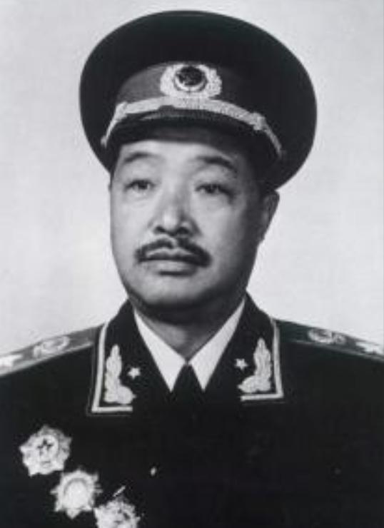 彭老总和贺老总的“大老粗”，其实两人完全不一样。贺老总的“粗”，是旧式军阀的义气