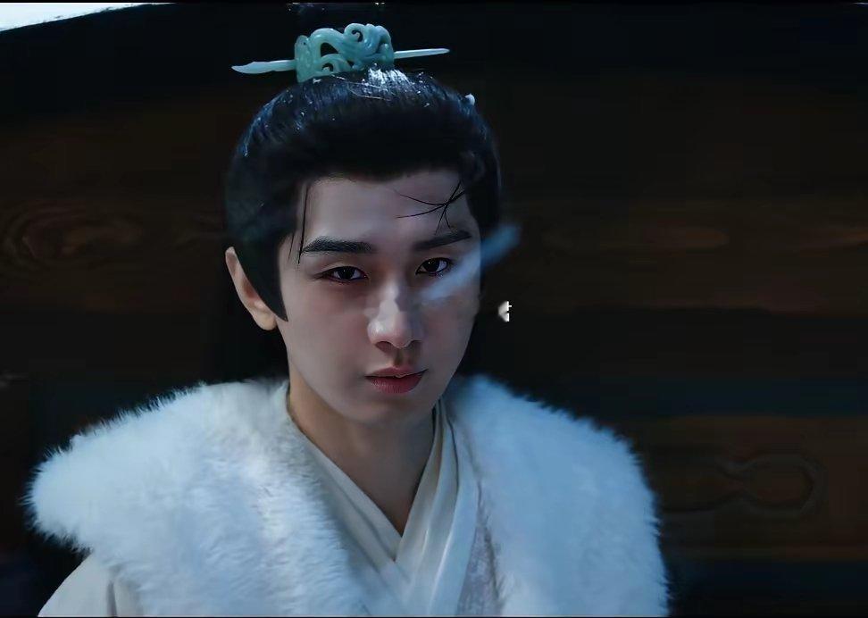 大家发现没有？成毅身上是有点玄学的，就是只要他演的电视剧，都未播先爆。提起成毅就