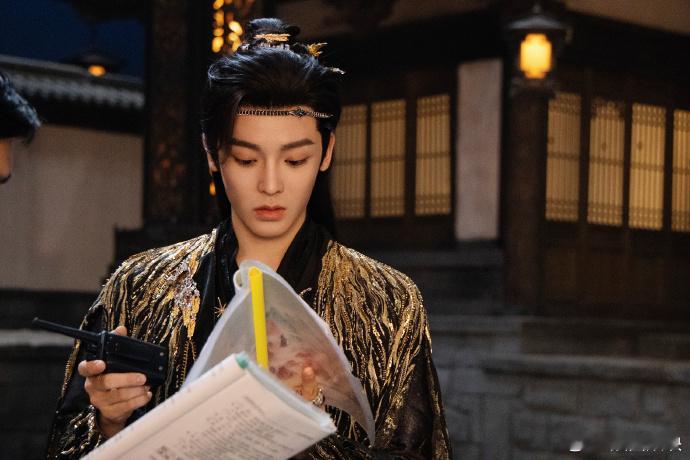 侯明昊入青云收官发文侯明昊说纪伯宰不会孤单了侯明昊发文告别纪伯宰！感谢这个在灰暗