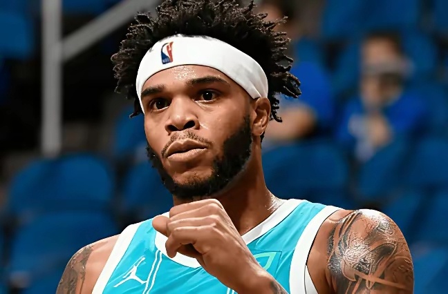 黄蜂队将交易布里奇斯据今日记者报道，黄蜂队将在交易窗口期送走迈尔斯-布里奇斯！ 